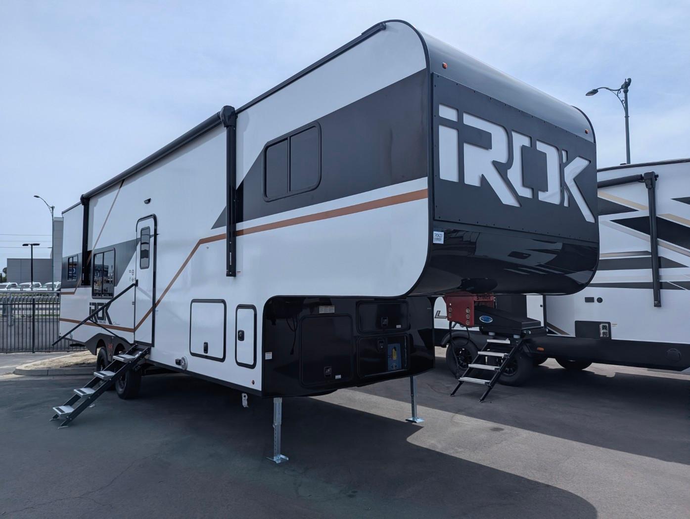 2027 iROK FW C-CR Line travel trailer toy hauler